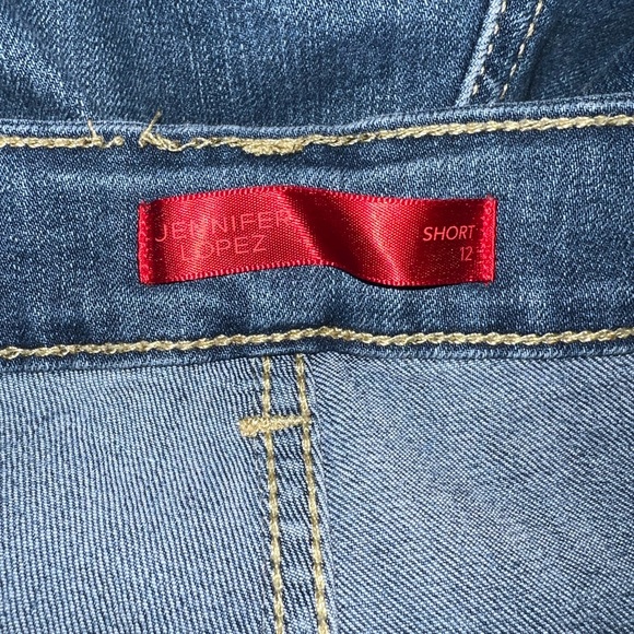Jennifer Lopez Jean Shorts - Picture 3 of 3